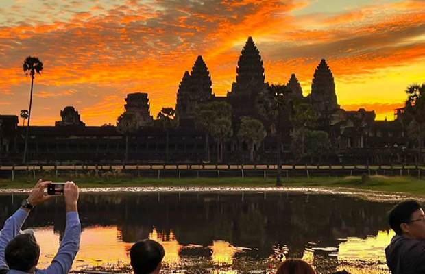2 Days Angkor Tour + Room Stay