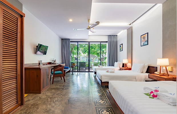Infinity Poolside Family Suite
