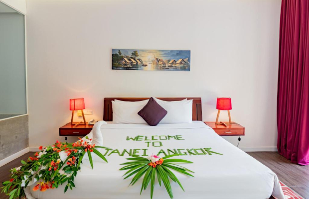 Infinity Poolside Signature Suite