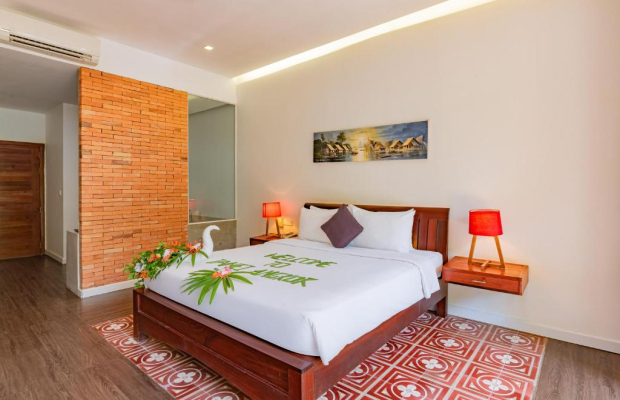 Infinity Poolside Signature Suite