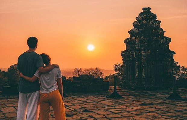 2 Days Angkor Tour + Room Stay