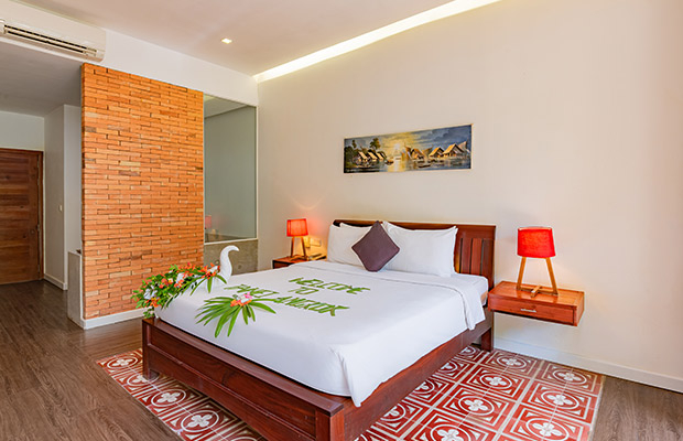 Infinity Poolside Signature Suite